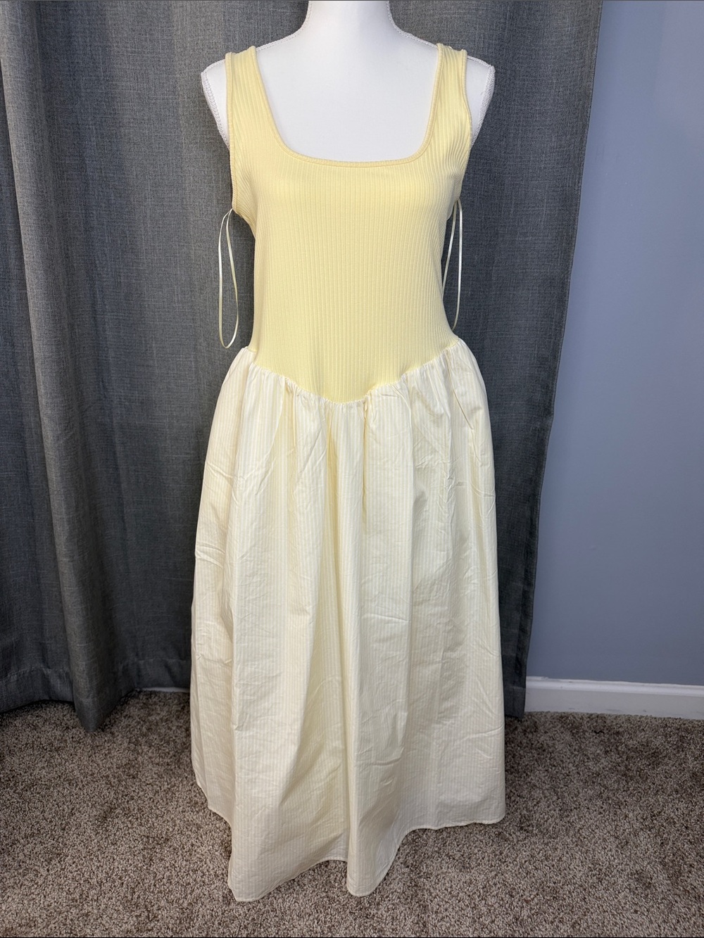 Women's Yellow Sleeveless Scoop Neck Dress